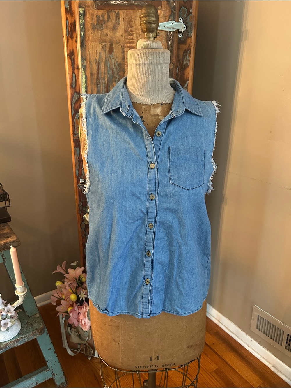 Vintage Havana Light Blue Denim S/L Button-Up Shirt w/Hi Low Hem | Size Large